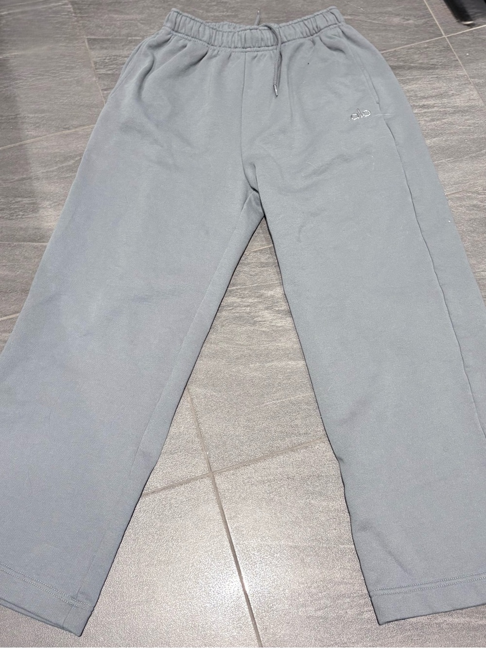 Like New ALO Yoga Accolade Straight Leg Sweatpants